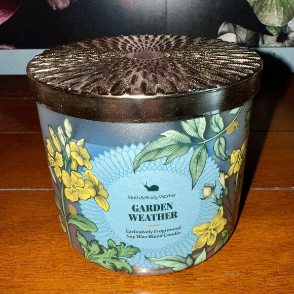 NEW GARDEN WEATHER 3-Wick 14.5 oz Candle Bath & Body Works - Picture 1 of 3